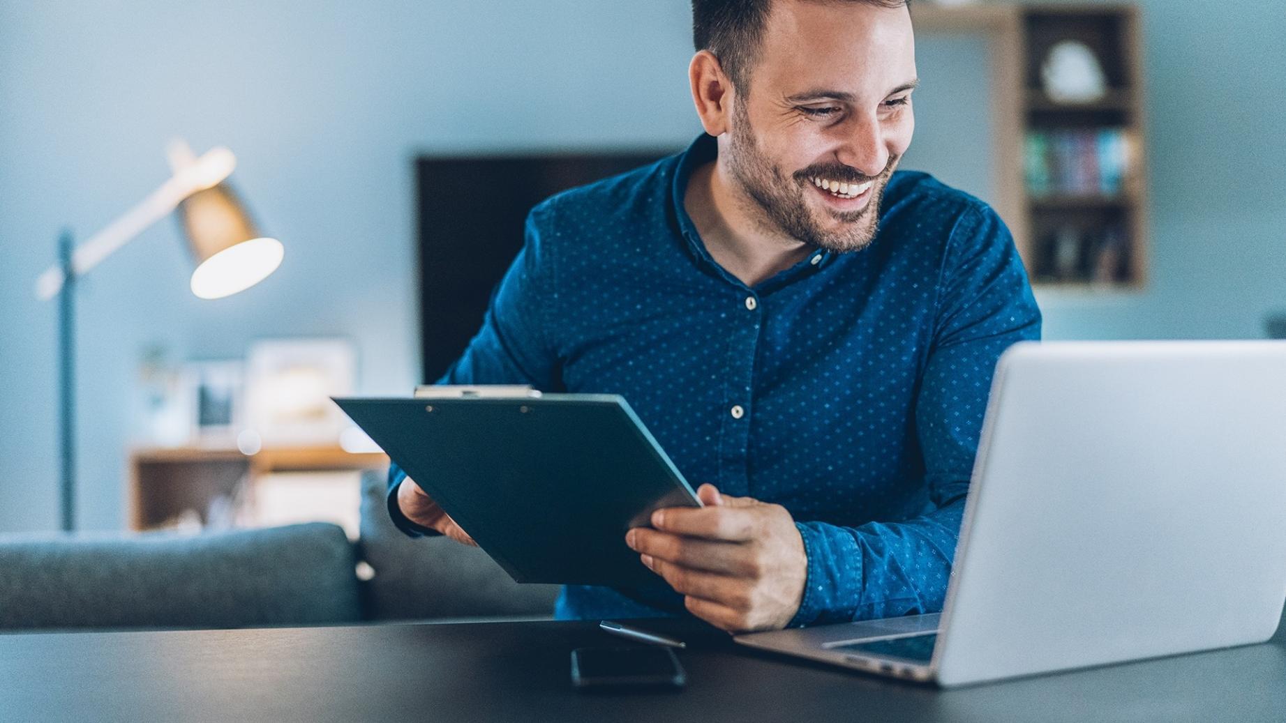 Sesión de seminario donde participantes trabajan en estrategias de crecimiento empresarial